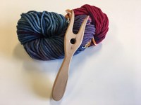 Filges breivork speelgoed met breiwol rood en roze - creatief handwerk