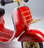 Ambosstoys Primo Special ride-on scooter - rood