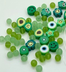 Hobby & Crafting Fun kralen set Katsuki Smileys met draad groen 64 stuks