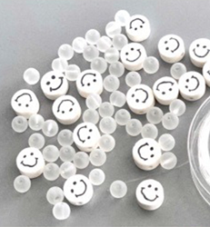 Hobby & Crafting Fun kralen set Katsuki Smileys met draad wit 64 stuks