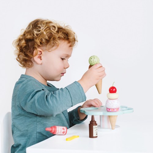 Le Toy Van houten ijskraam Carlo's Ice Cream Stand FSC 100% speelgoed-2