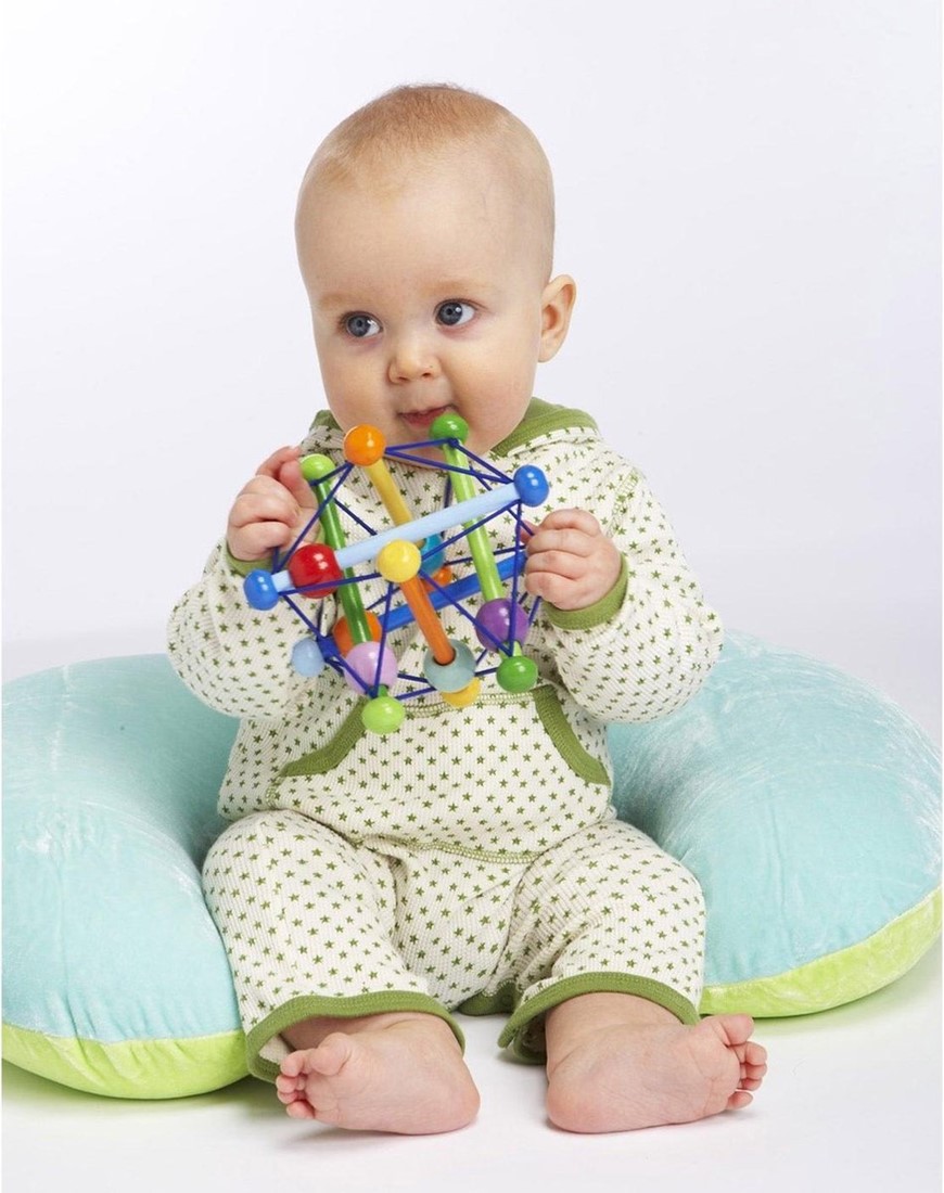 Manhattan Toy Skwish Color Burst houten rammelaar bijtring 15