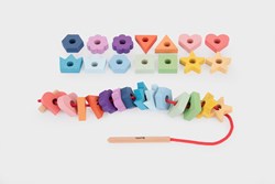 TickiT houten lacing speelgoed - Regenboog vetervormen - 28 stuks
