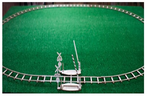 Wooden.City houten treinrails - ronde rails met spoorwegovergang puzzel
